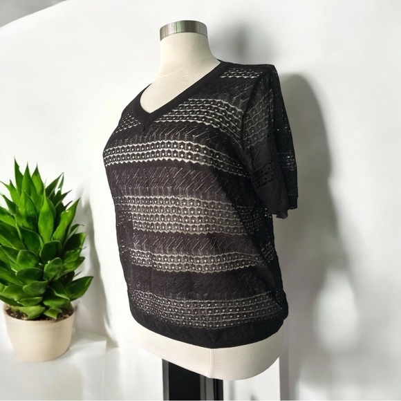 NWT!Black Crochet Short Sleeve Top Size 12or Large - Picture 3 of 4